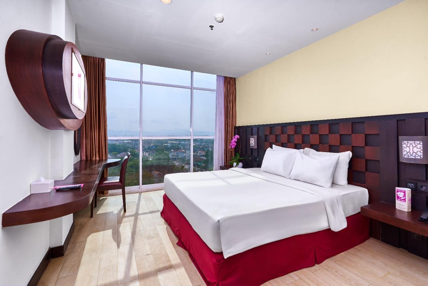 Grand Orchid Hotel Yogyakarta Maguwo Екстериор снимка