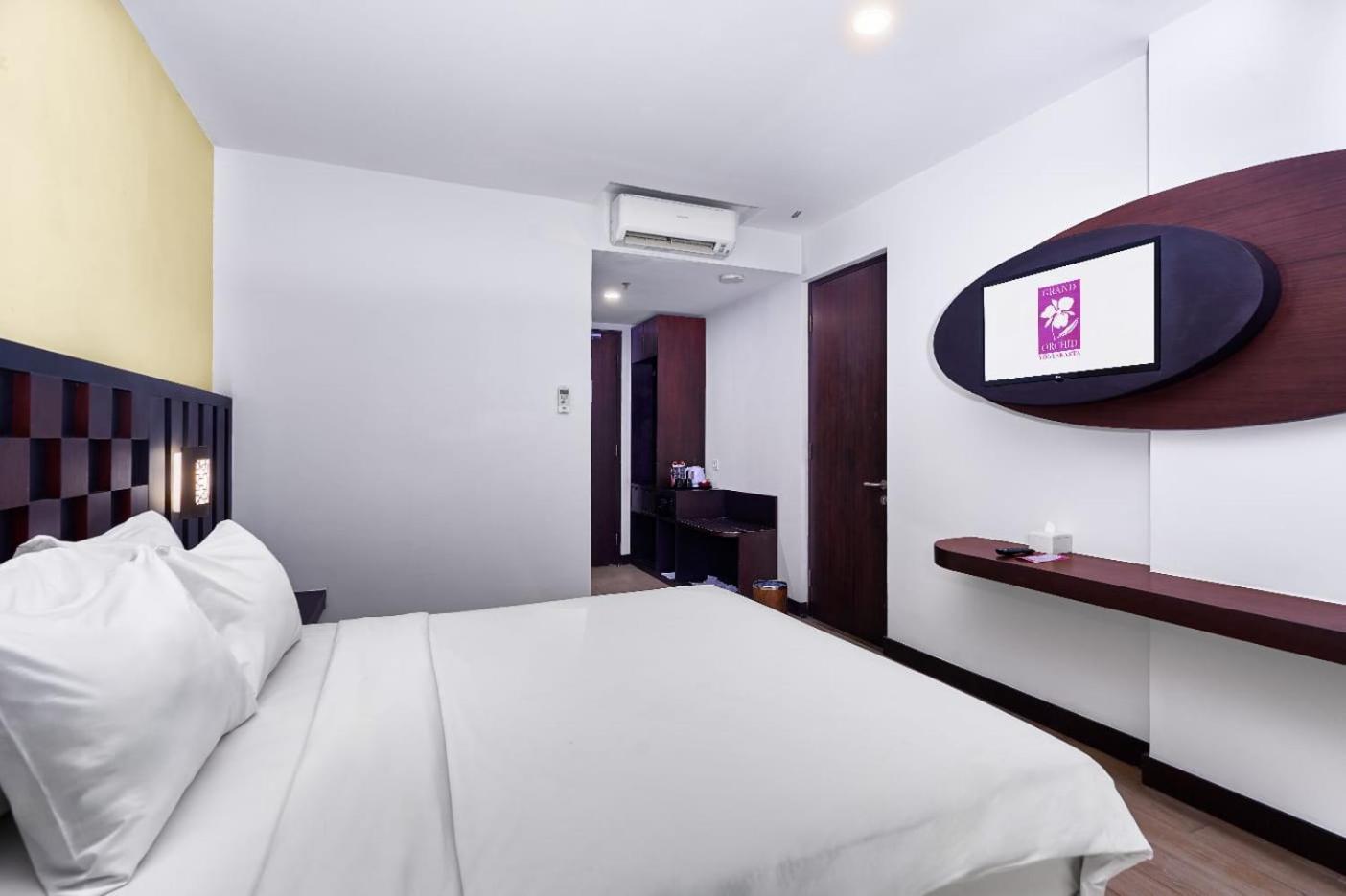 Grand Orchid Hotel Yogyakarta Maguwo Екстериор снимка
