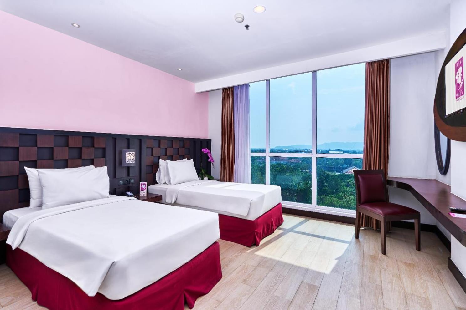 Grand Orchid Hotel Yogyakarta Maguwo Екстериор снимка