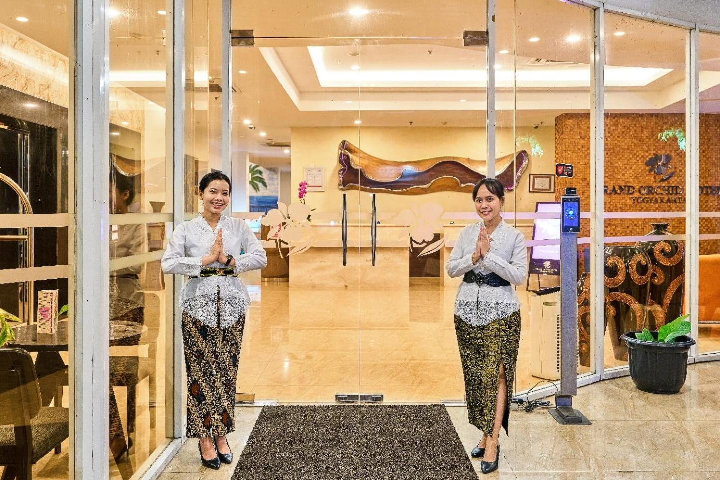 Grand Orchid Hotel Yogyakarta Maguwo Екстериор снимка