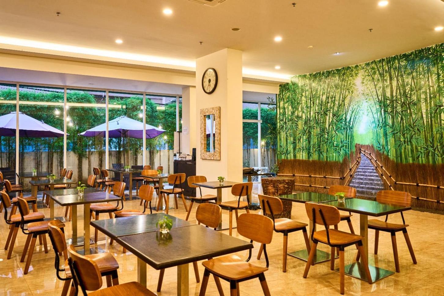 Grand Orchid Hotel Yogyakarta Maguwo Екстериор снимка