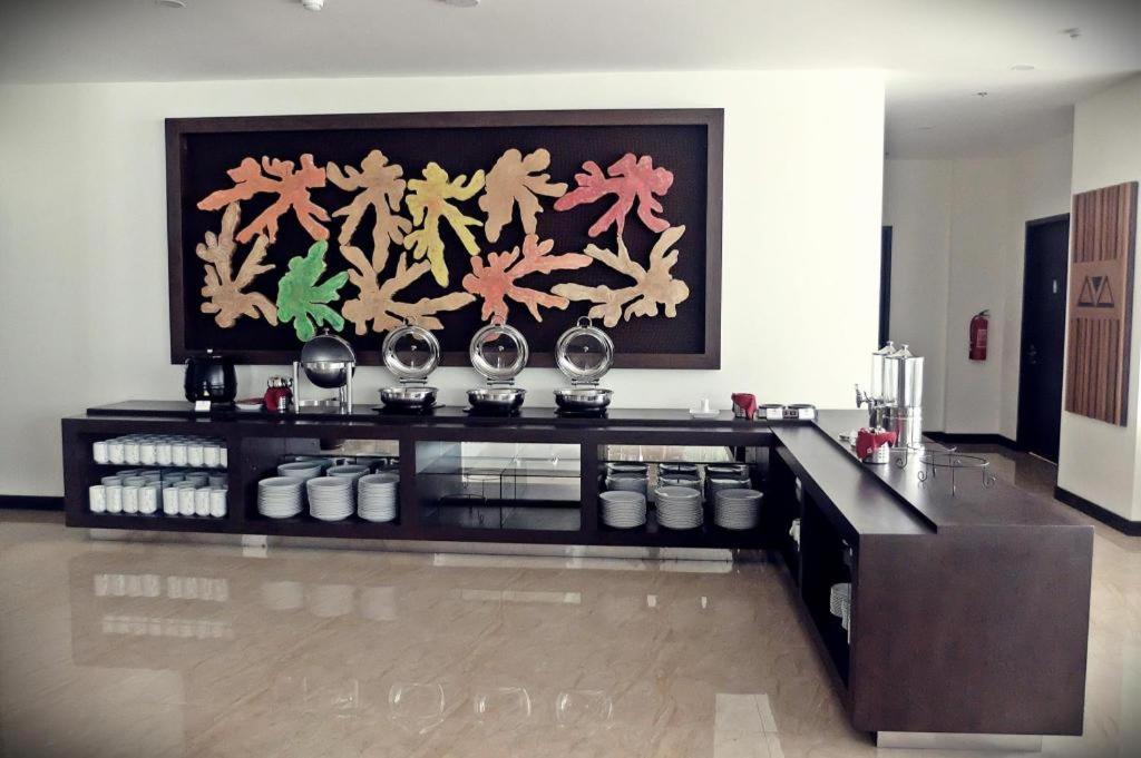 Grand Orchid Hotel Yogyakarta Maguwo Екстериор снимка