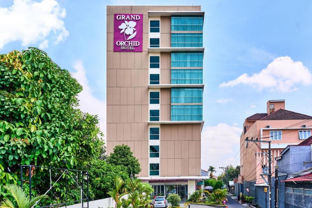 Grand Orchid Hotel Yogyakarta Maguwo Екстериор снимка