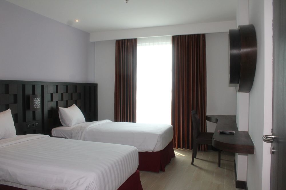 Grand Orchid Hotel Yogyakarta Maguwo Екстериор снимка