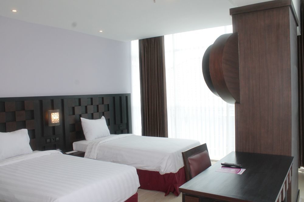 Grand Orchid Hotel Yogyakarta Maguwo Екстериор снимка
