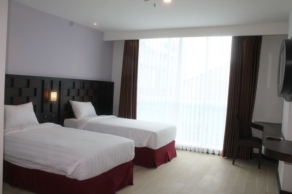 Grand Orchid Hotel Yogyakarta Maguwo Екстериор снимка