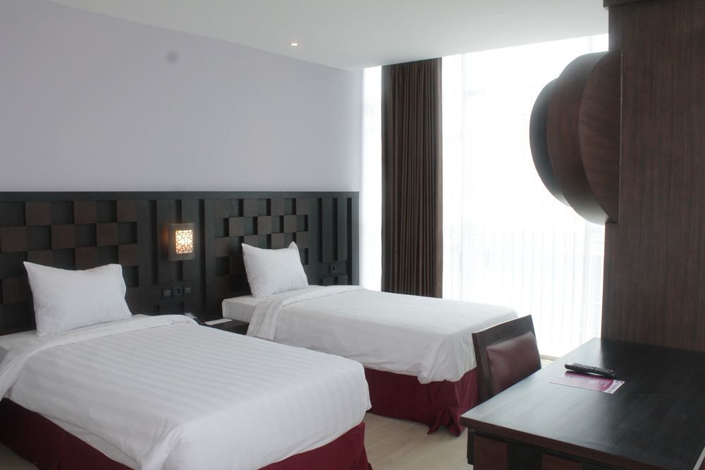 Grand Orchid Hotel Yogyakarta Maguwo Екстериор снимка