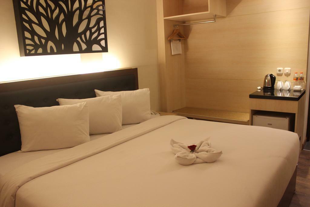 Grand Orchid Hotel Yogyakarta Maguwo Екстериор снимка