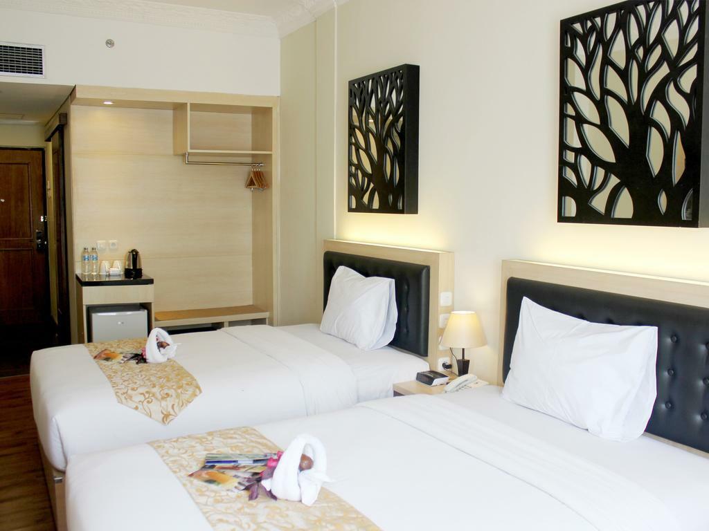 Grand Orchid Hotel Yogyakarta Maguwo Екстериор снимка