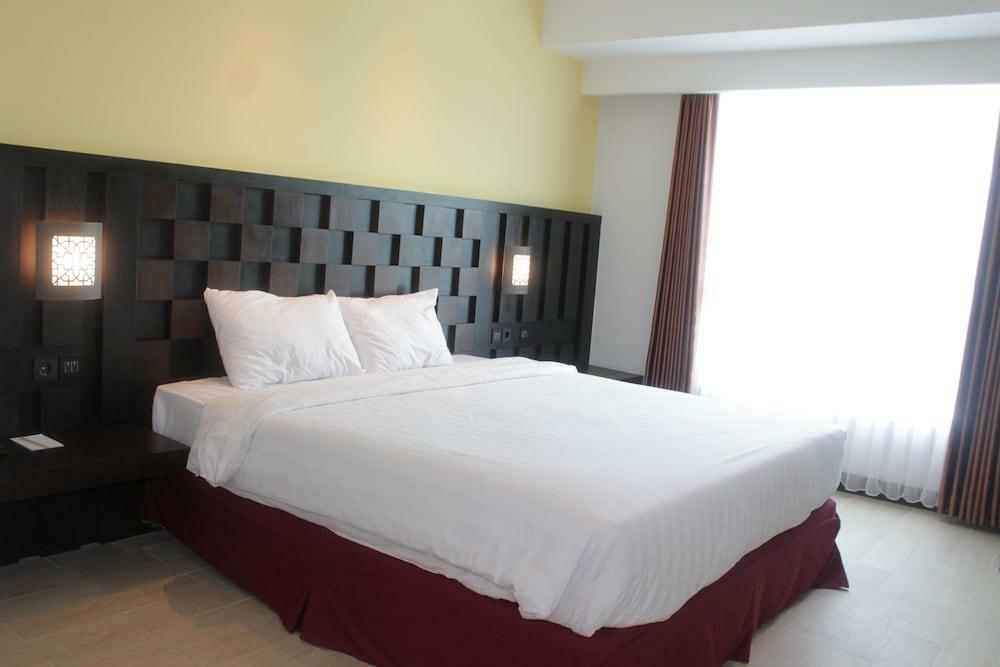 Grand Orchid Hotel Yogyakarta Maguwo Екстериор снимка